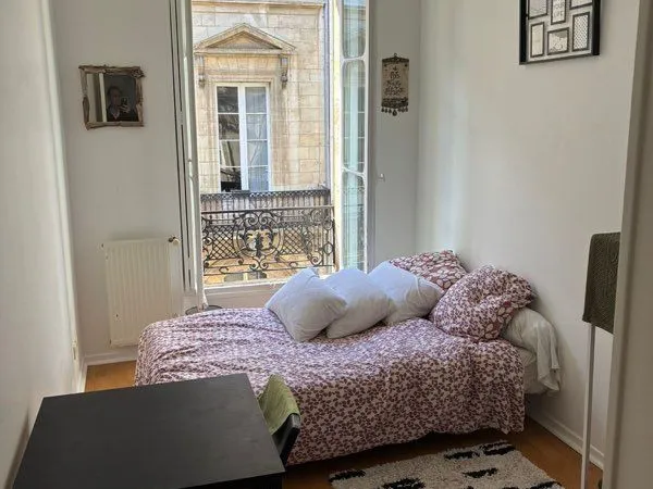 Chambre meublée à louer chez l'habitant