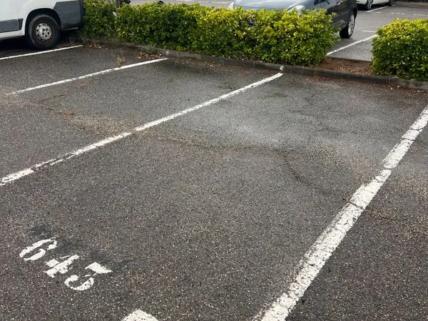 Place de parking dans résidence sécurisée les Agathes plus proche de la Roquille