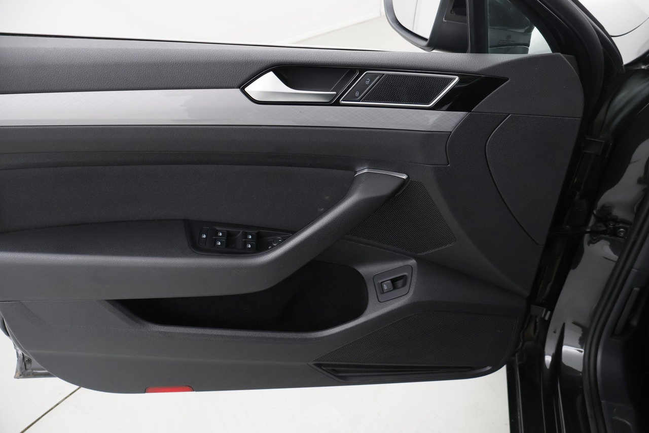 Volkswagen Passat SW — photo 16