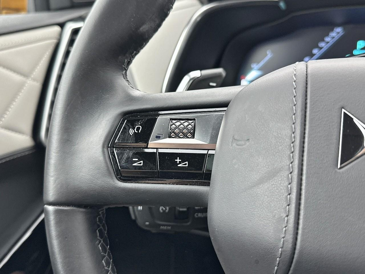 Ds Ds 7 crossback crossback hybride e-tense 300 eat8 4x4 rivoli — photo 16