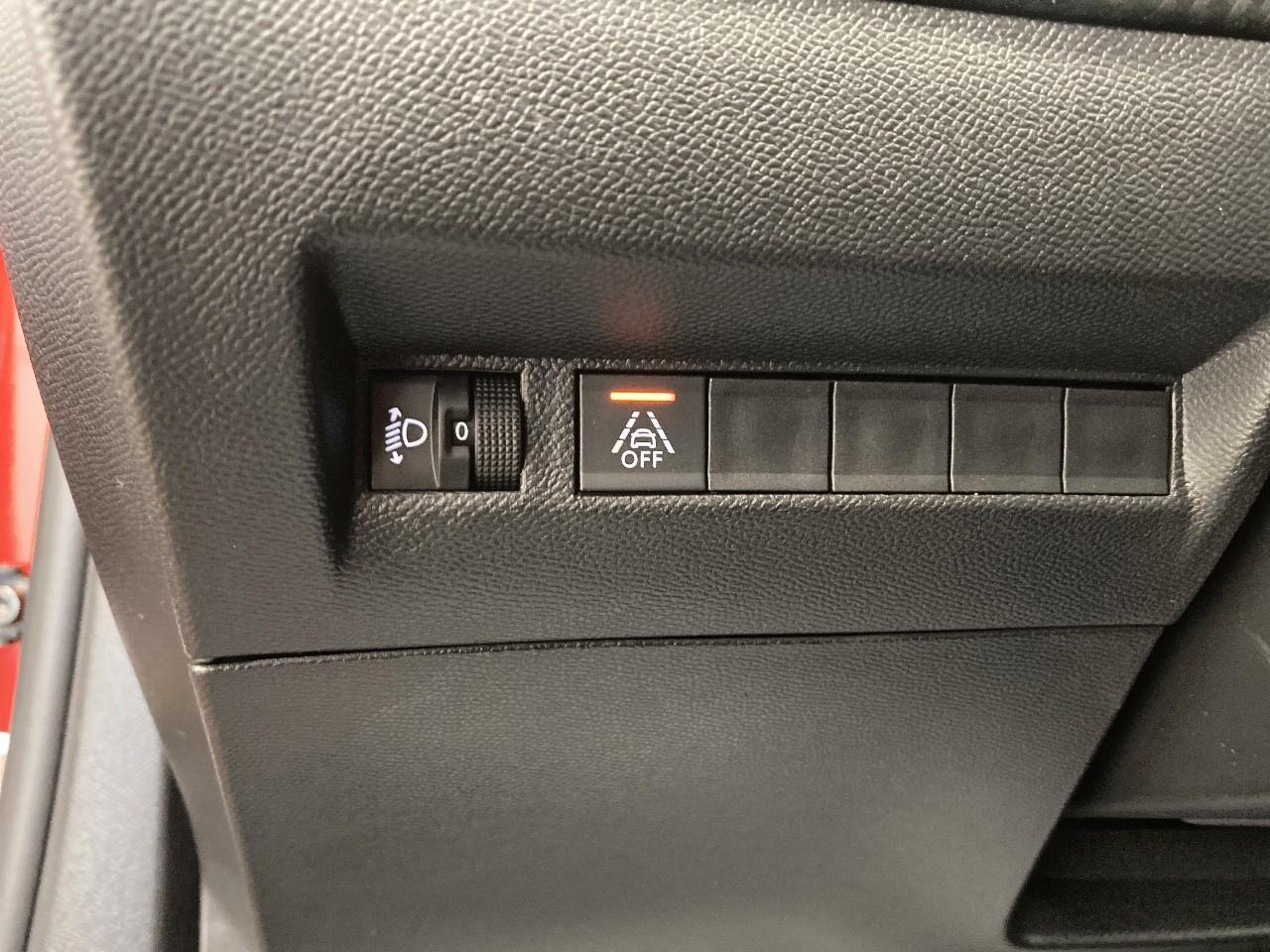 Peugeot 2008 puretech 130 s&s eat8 allure — photo 20