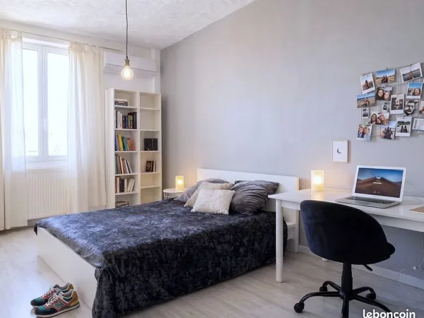 Chambre 14 m² + dressing, piscine, Montélimar