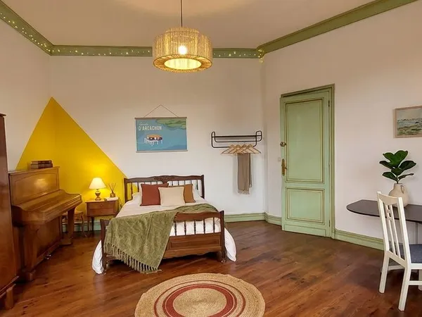 Grande chambre meublée + salle d'eau dans coloc Bordeaux