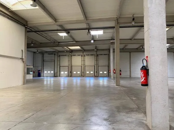 Entrepôt 4161 m²