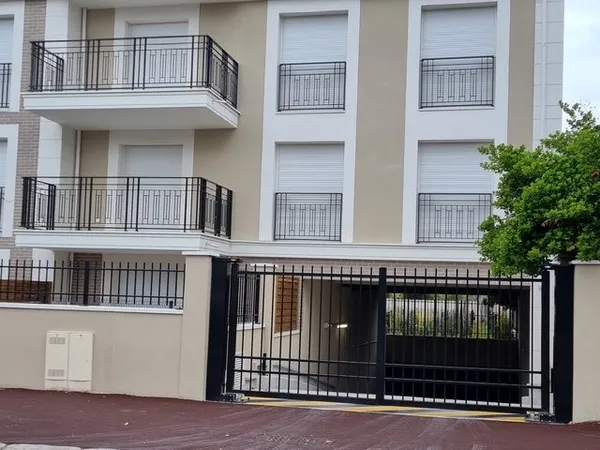 Loue parking sécurisé 52 route du Vésinet 78400 Chatou