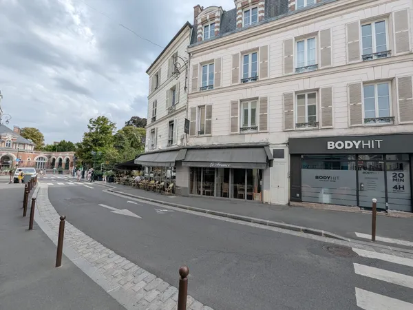 FONTAINEBLEAU Hypercentre, à deux pas des jardins du Châte