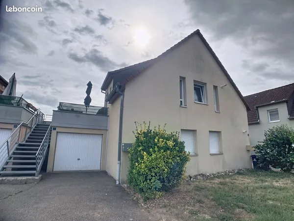 Charmant 2 pièces de 64 m² au sol avec terrasse et garage