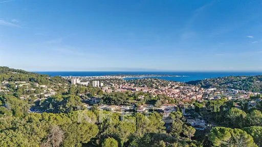 Maison 6 pièces 300 m²