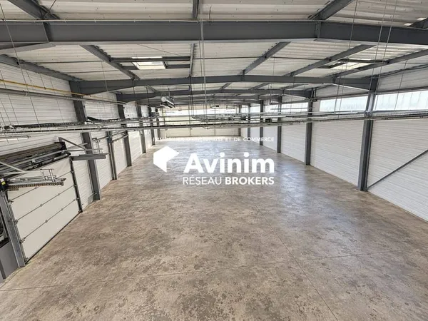 Entrepôt 963 m²