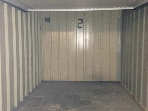 Garage couvert sécurisé