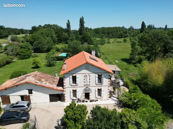 Propriété 7 pièces 193 m²