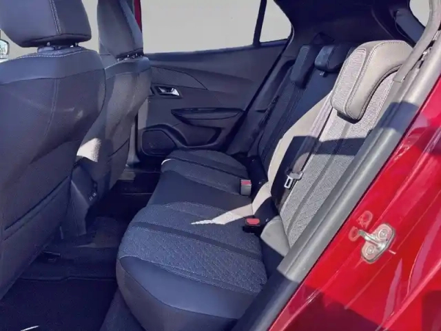 Peugeot 2008 hybrid 145 e-dcs6 — photo 12