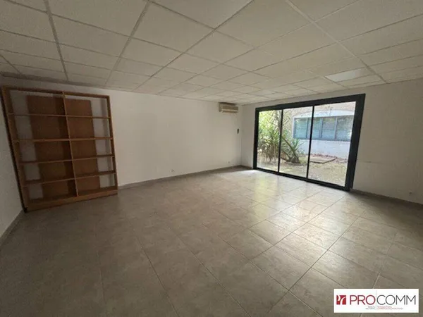 Bureau 180 m²