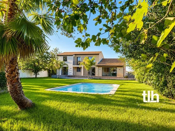 CANDILLARGUES : SUPERBE VILLA RENOVEE 6 PIECES 227m2 SUR 1800M2