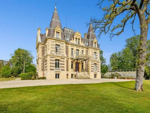 Château 18 pièces 750 m²