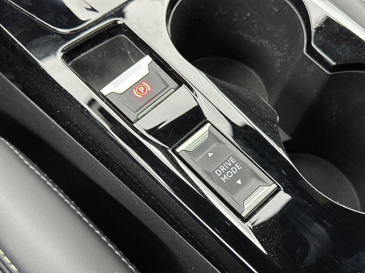 Peugeot 2008 puretech 130 s&s eat8 gt pack — photo 32
