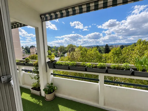 TASSIN-LA-DEMI-LUNE 95 m2 3 chambres Balcon Vue pano