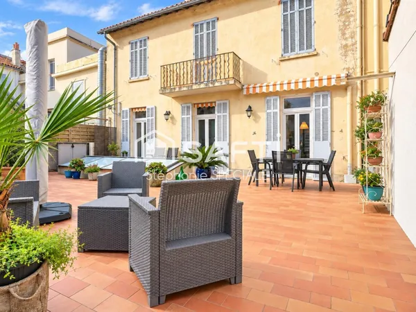 CANNES CENTRE - SUPERBE 4 PIÈCES RÉNOVÉ DE 102 M² - TERRASSE EXCEPTIONNELLE DE 75 M²
