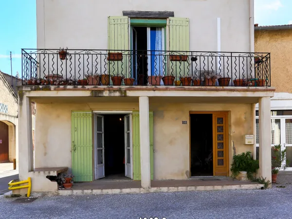 Maison de village 120 m2 + terrasse A RENOVER
