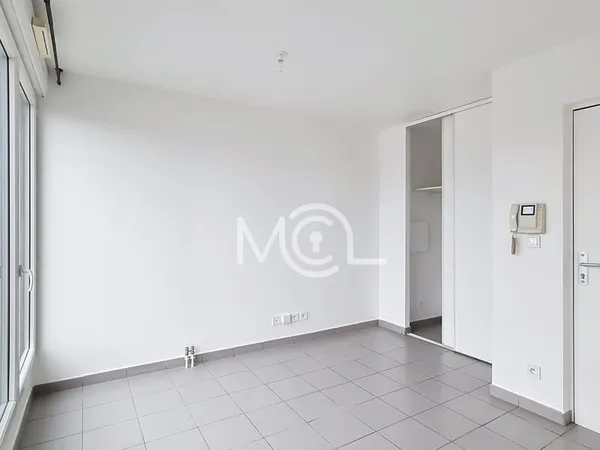 STUDIO avec balcon et parking - VITRY SUR SEINE