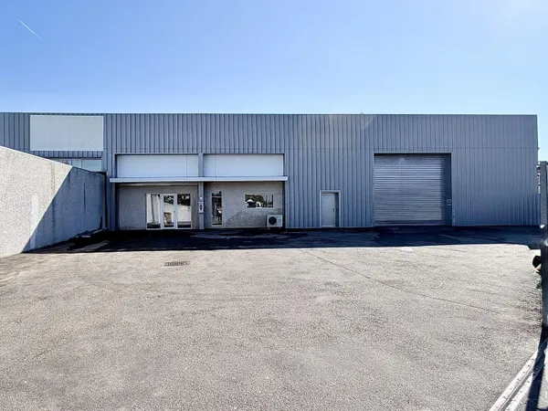 Local professionnel 370 m²
