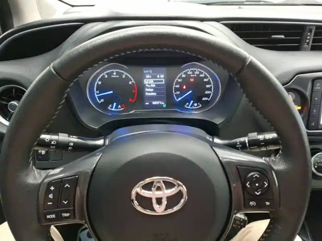 Toyota Yaris 110 vvt-i — photo 17