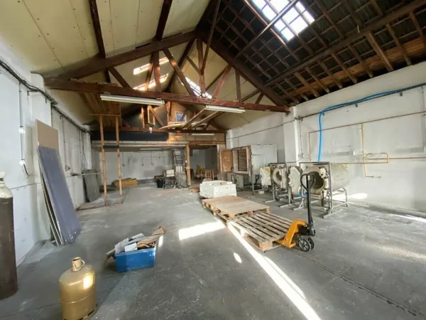 Local industriel 525 m²