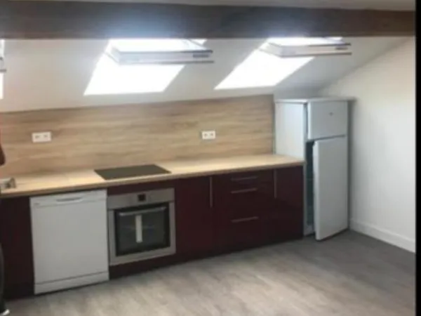 Location d'un 2-3 pièces pleins centre de Saint Denis - 1300 e