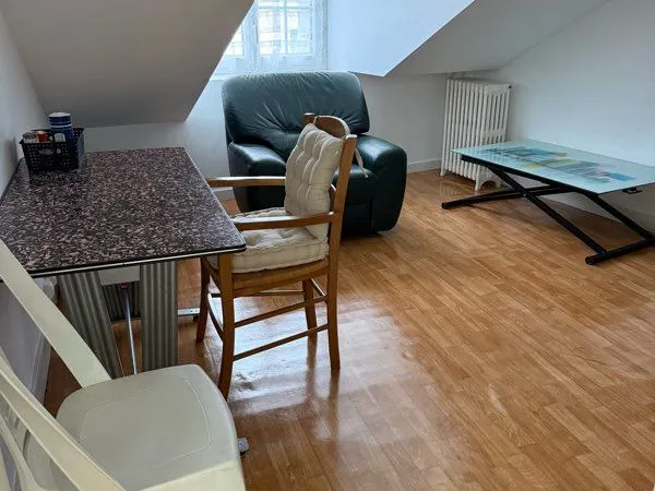 Chambre meublée