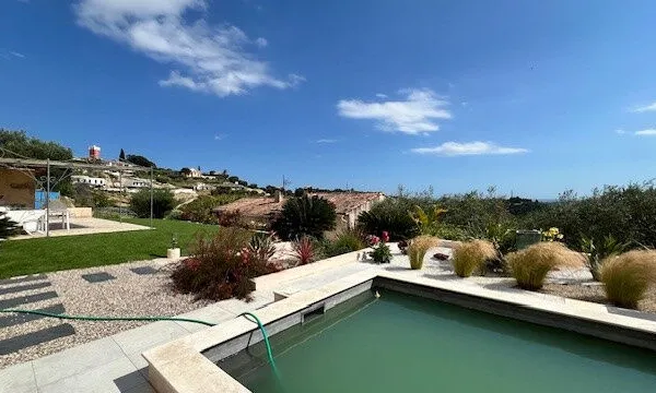 APPARTEMENT MEUBLE 4 PIÈCES À CRÉMAT AVEC PISCINE