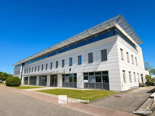 Bureaux 689 m²