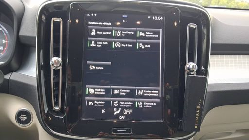 Volvo XC40 2.0 D3 150 BVA - Momentum – 2019 – 111036 km – Diesel – Boîte Automatique — photo 16