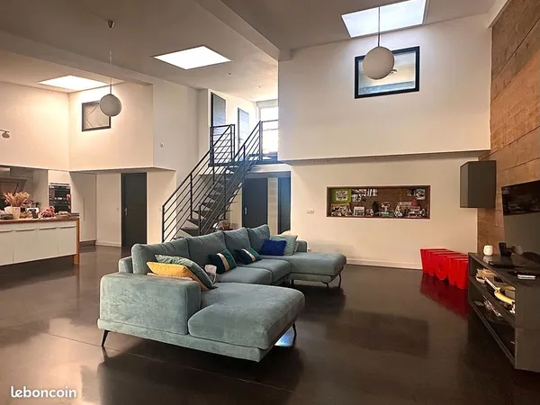Loft/atelier/surface 5 pièces 237 m²