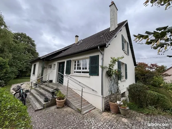 Pavillon 10 pièces 218 m²