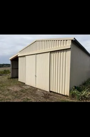 Local d’activité et entrepôt Location Léguillac-de-l'Auche 1p  950€