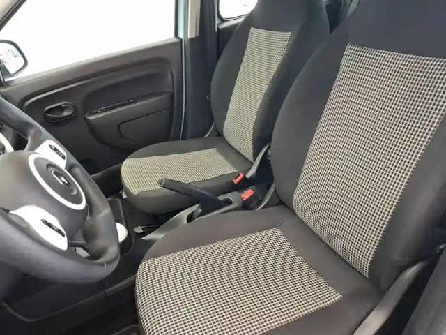 Renault Twingo iii e-tech — photo 36