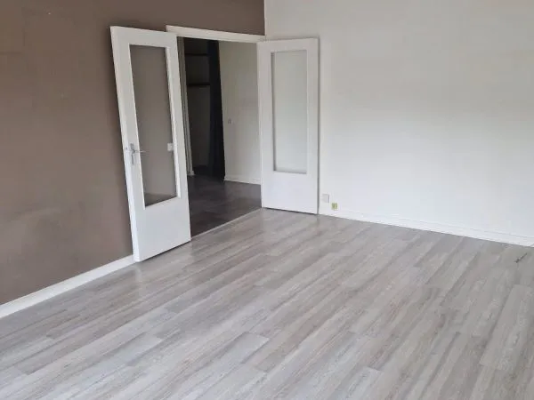 T2 63 m² tour Edgar Quinet