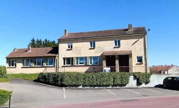 Local 4 pièces 374 m²