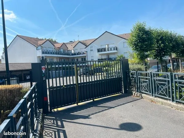 Parking de 17,5m2 (Résidence récente sécurisée)