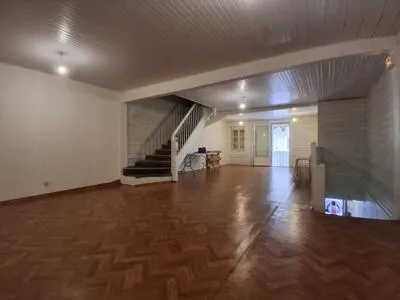 Beau Local de 102m² à deux pas de la savane avec mezzanine
