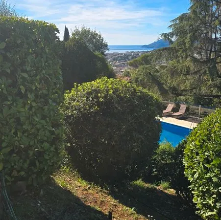 T3 haut du cannet ,rez de jardin