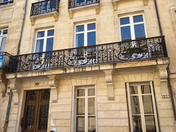 Bureaux près du Tribunal