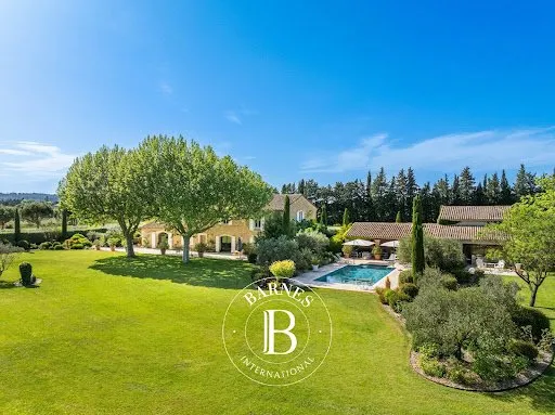 Maison 12 pièces 391 m²