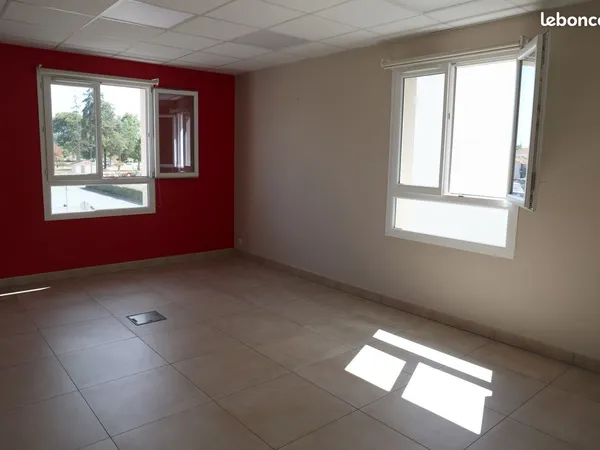 Bureaux 71,14 m² - 3 pièces - avec parkings - marcheprime