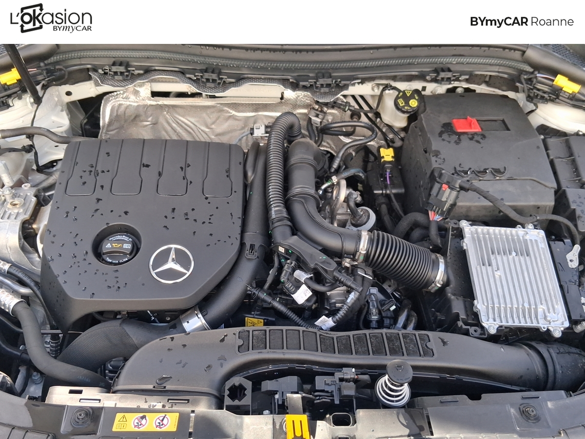Mercedes GLA 180 7G-DCT — photo 18