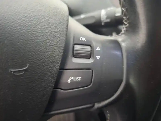 Peugeot 2008 1.2 puretech 110ch s&amp;s bvm5 — photo 41