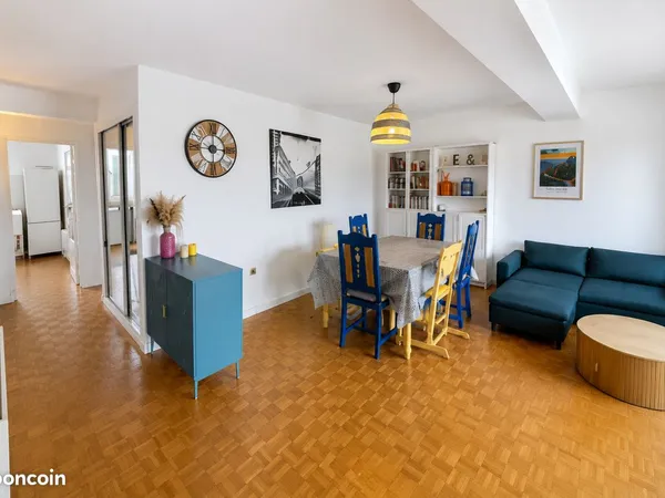Particulier vend appartement T4 de 82.45 m² à Pau, avec balcon, garage et cave - 149 000 euros