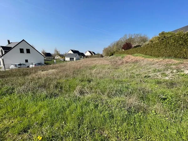 Terrain constructible à vendre à Oisemont - 1340 m²