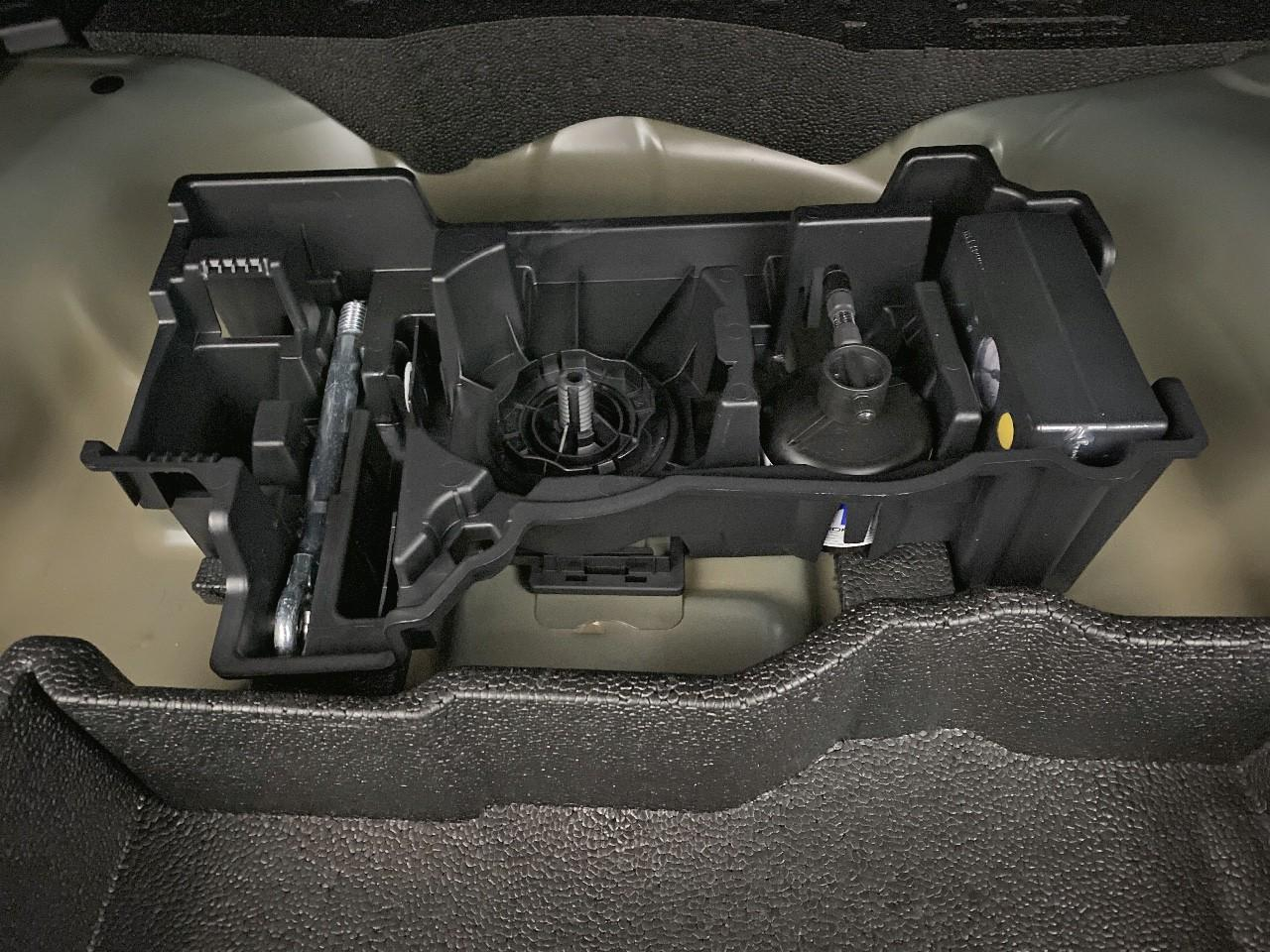 Peugeot 2008 hybrid 145 ch e-dcs6 allure — photo 12
