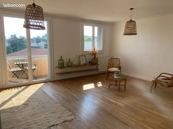 Tassin Horloge - T3 lumineux 63 m² - balcon, cave 10 m² - calme & vue dégagée